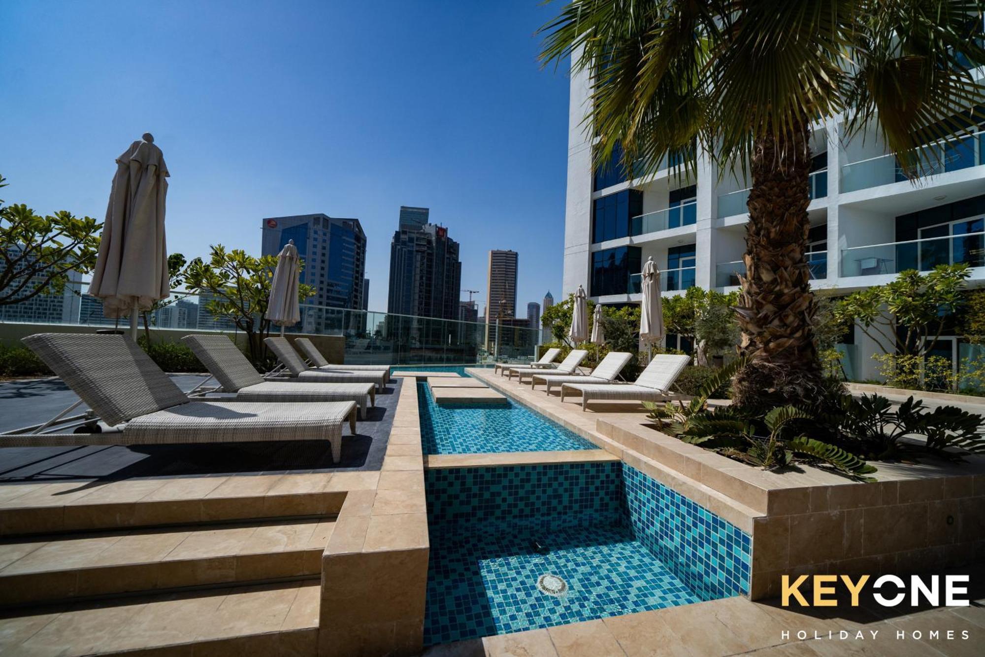 Sleek Studio In Prive With Stunning Canal View Dubai Exterior photo