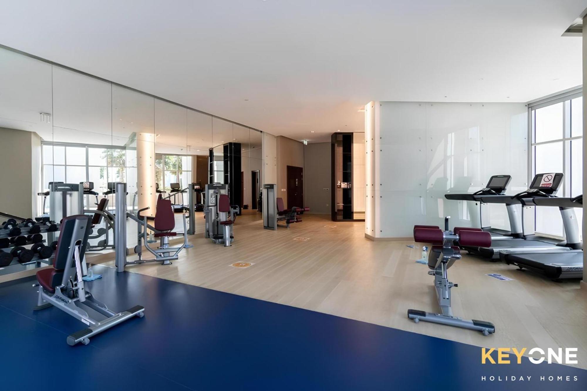 Sleek Studio In Prive With Stunning Canal View Dubai Exterior photo