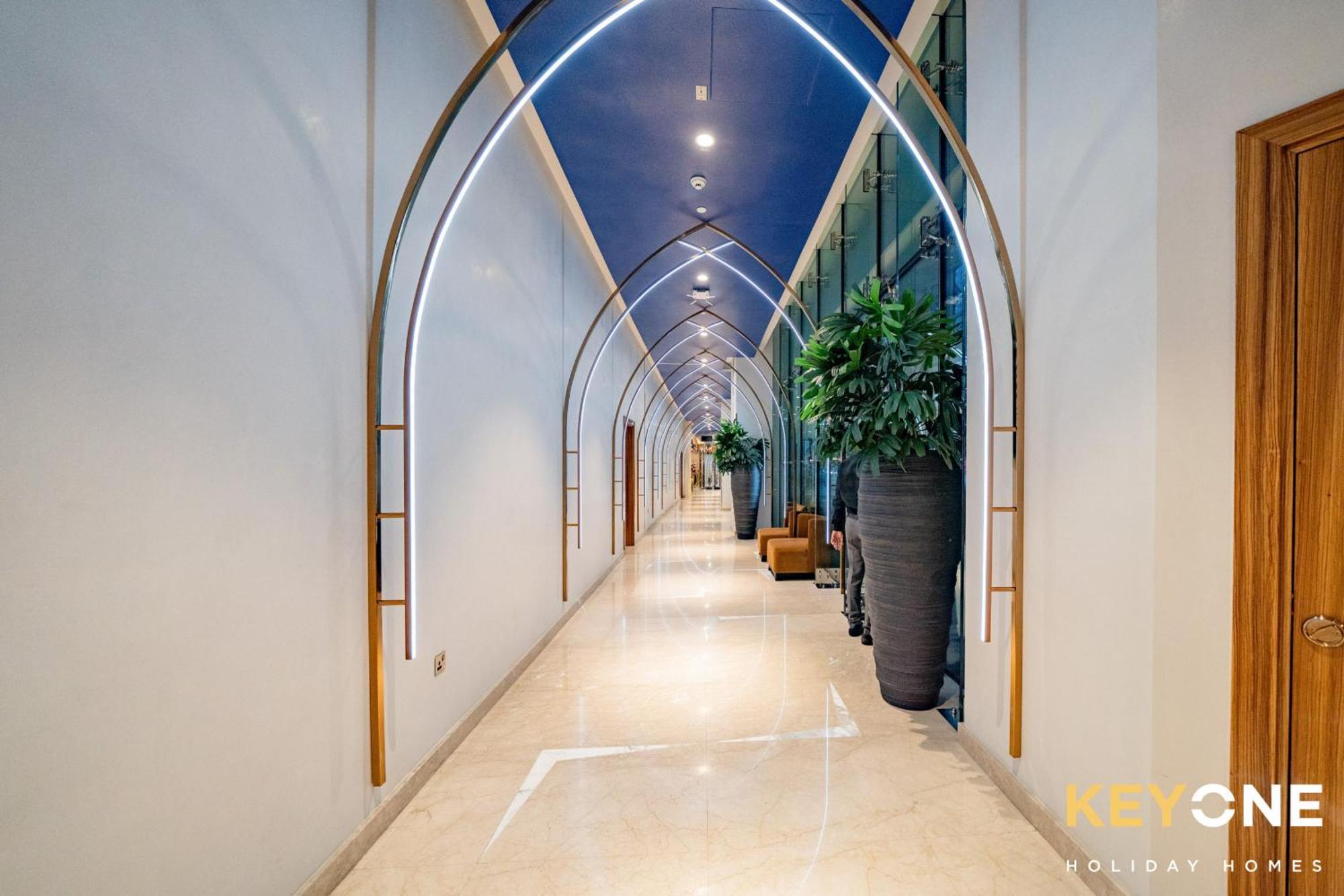 Sleek Studio In Prive With Stunning Canal View Dubai Exterior photo