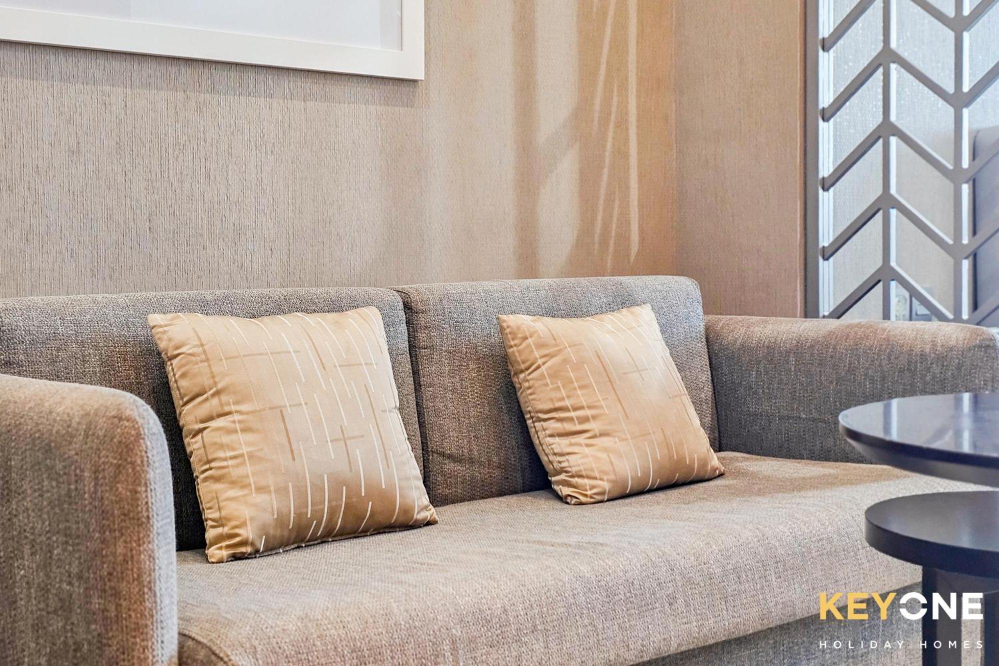 Sleek Studio In Prive With Stunning Canal View Dubai Exterior photo