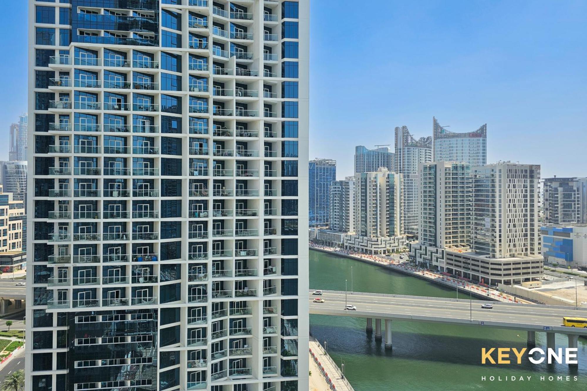 Sleek Studio In Prive With Stunning Canal View Dubai Exterior photo