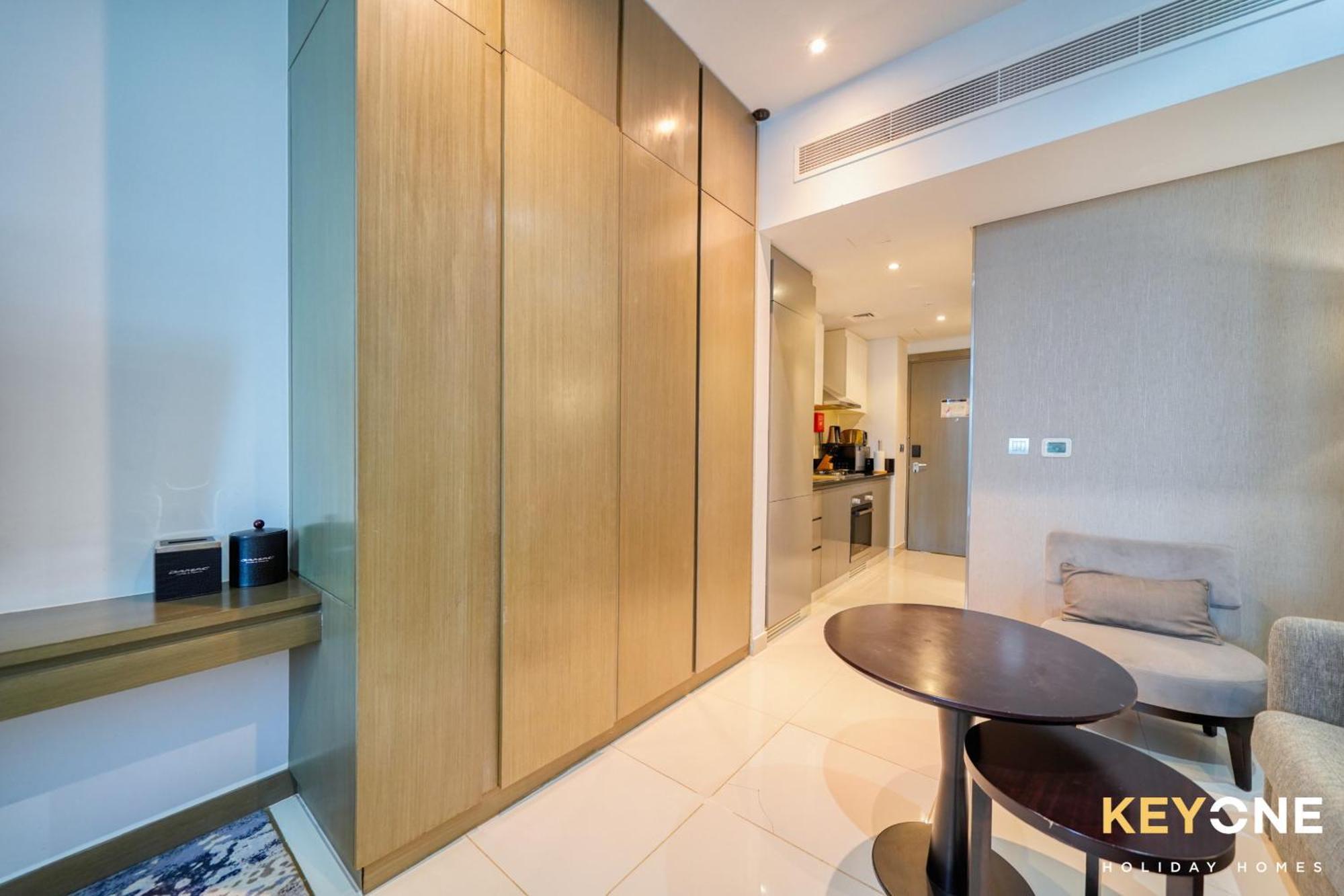 Sleek Studio In Prive With Stunning Canal View Dubai Exterior photo