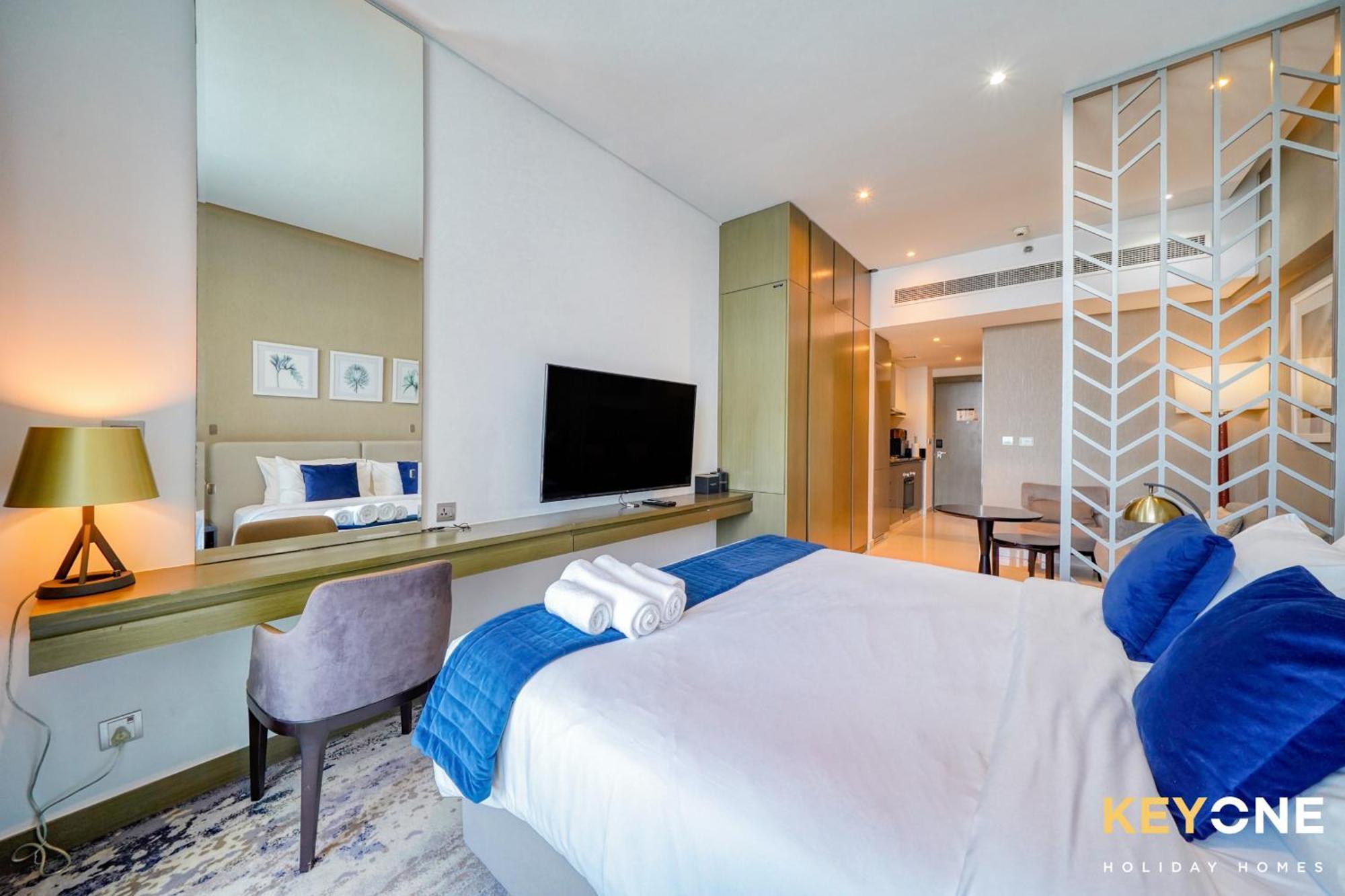 Sleek Studio In Prive With Stunning Canal View Dubai Exterior photo