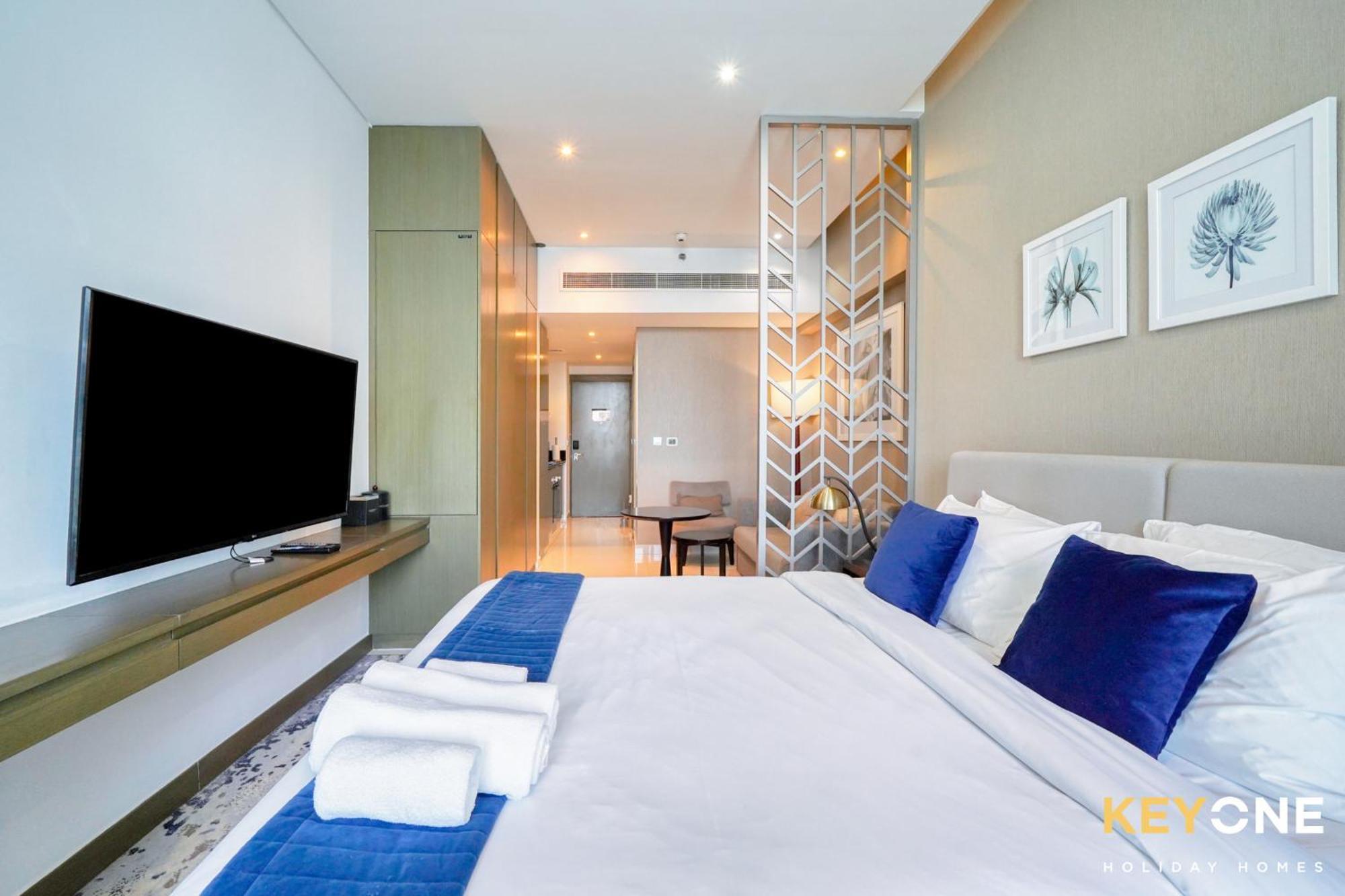 Sleek Studio In Prive With Stunning Canal View Dubai Exterior photo
