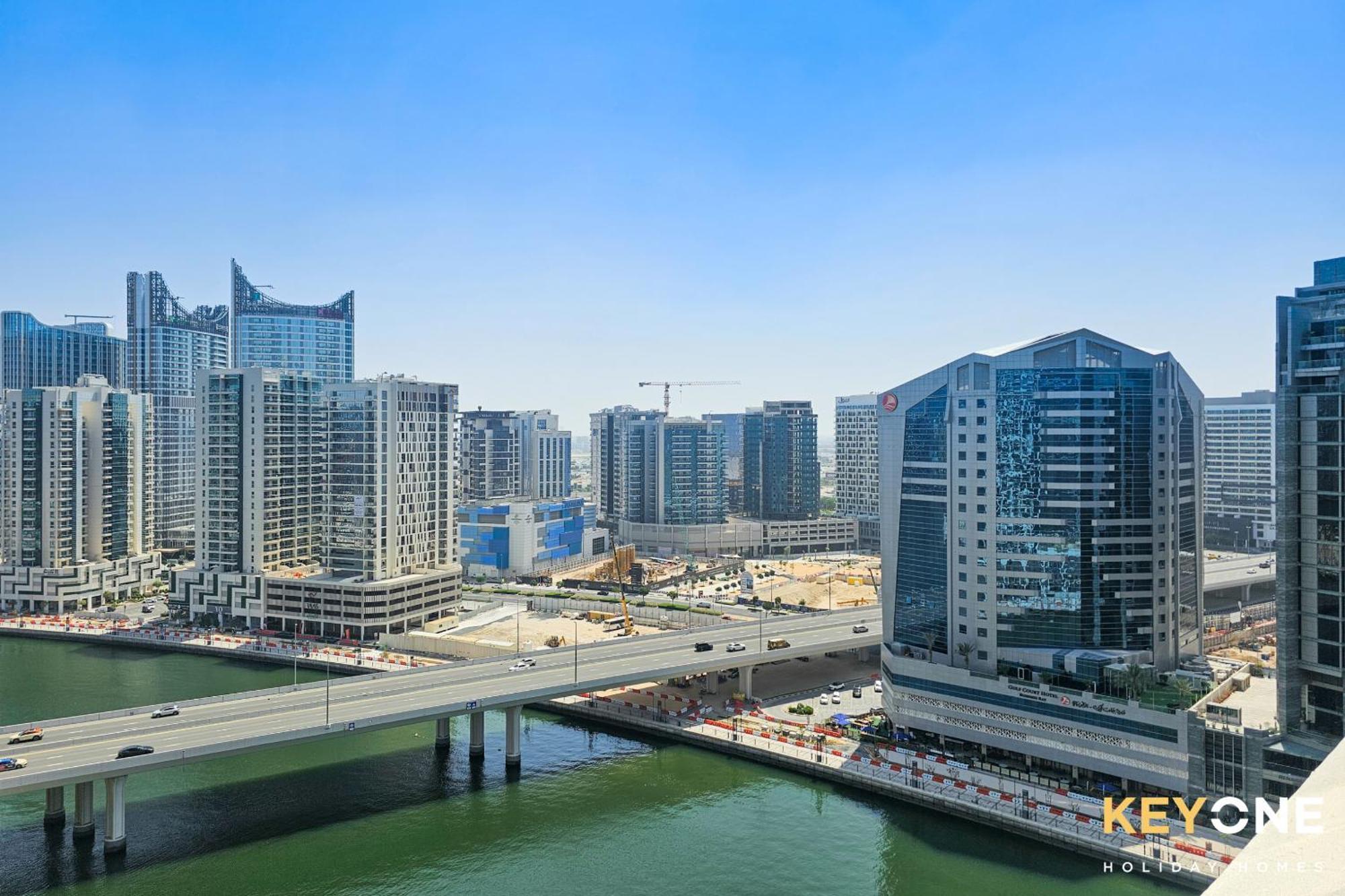 Sleek Studio In Prive With Stunning Canal View Dubai Exterior photo